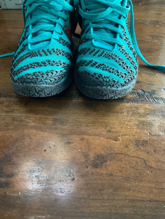 Athletic_Shoes